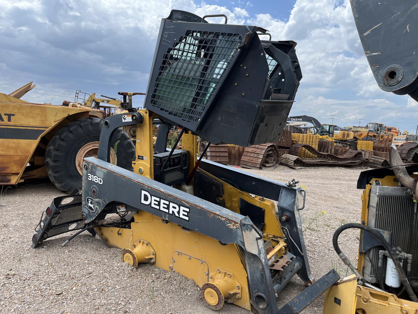 ./imagenes/INVOICE/2019/16000/MINICARGADOR 318D JOHN DEERE PARA REFACCIONES (8).JPG